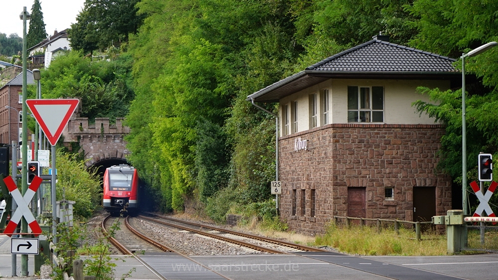 Eifelstrecke: Tunnel bei Kyllburg mit Regionalbahn 11341  in Fahrtrichtung Trier