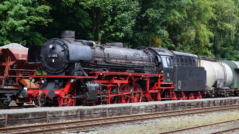 Dampflokomotiven und andere Lokomotiven im Zechenbahnhof Piesberg bei Osnabrck im September 2017: hier BR 41