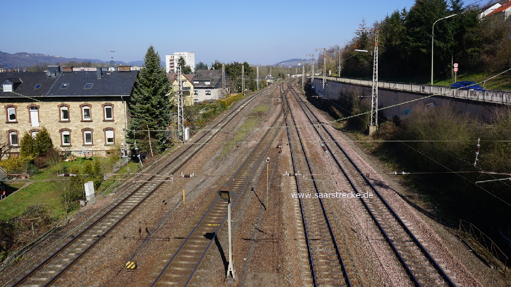 Bahnhof Karthaus Ausfahrt Richtung Trier (rechts Ende der Saarstrecke, links Obermoselstrecke)