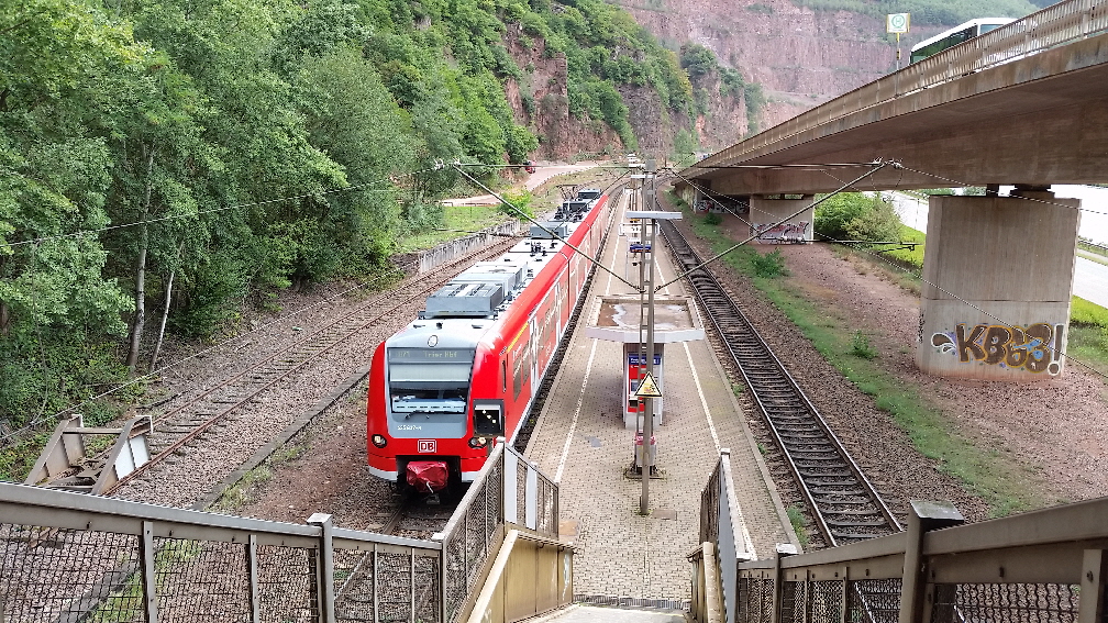Haltepunkt / Bahnhof Taben (RB hlt abfahrtbereit in Richtung Trier)