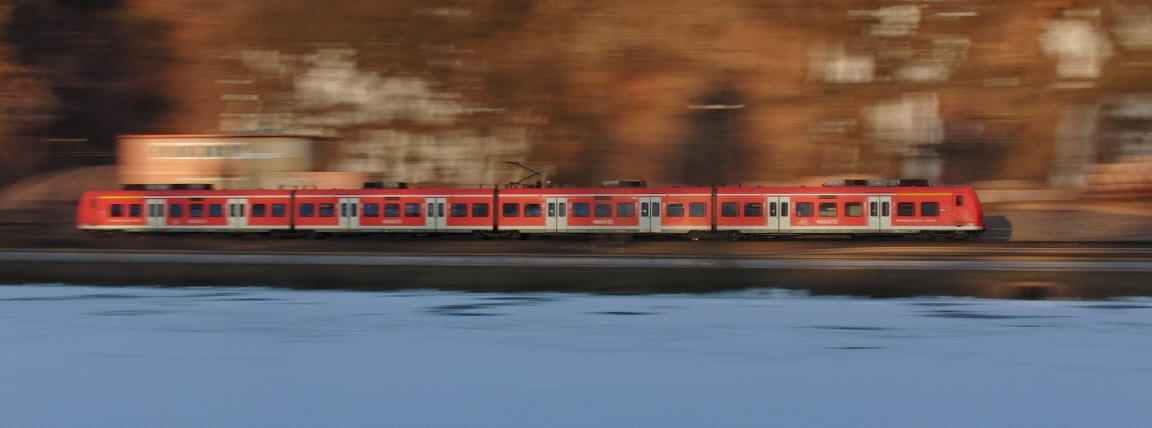 Regionalbahn (Regionalbahn auf der Saarstrecke in Höhe des Steinbruchs der Hartsteinwerke Johann Düro)